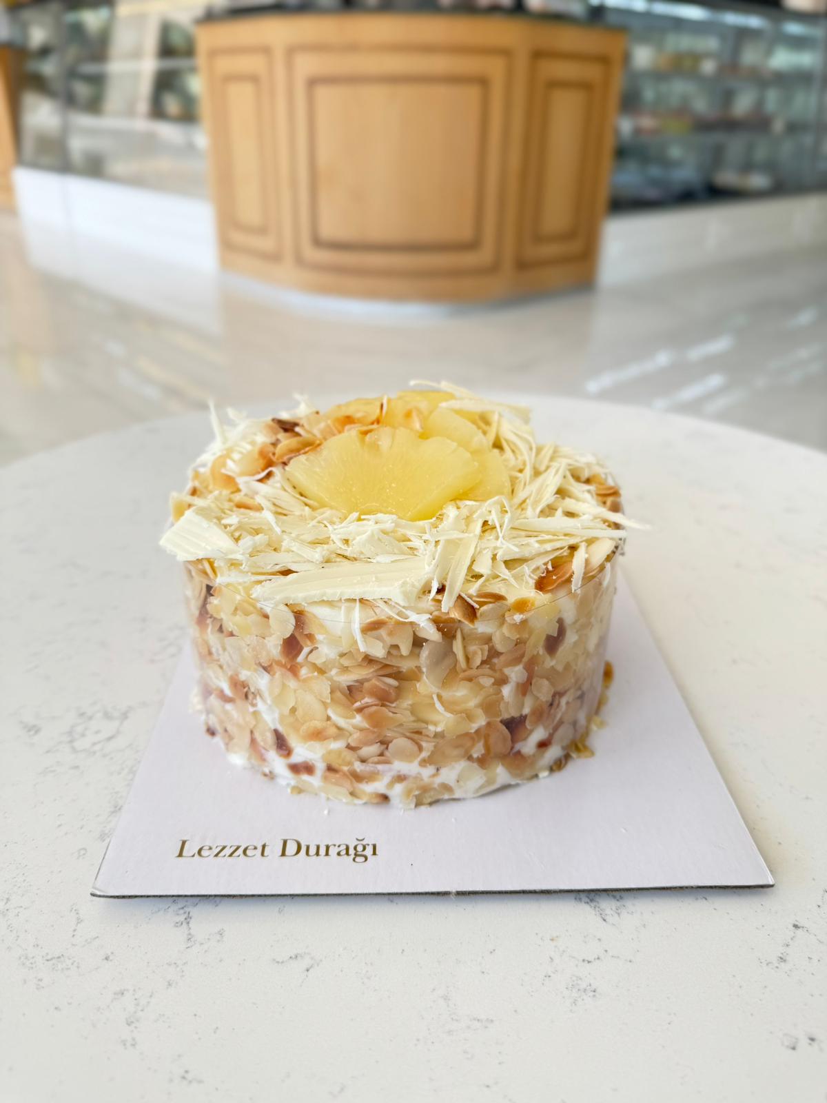 Ananas Bademli Ya? Pasta